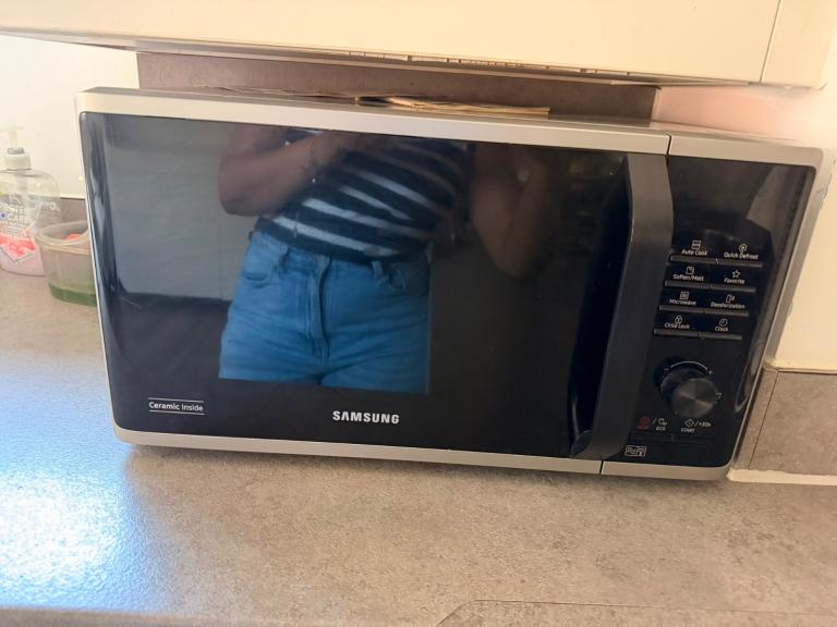 Samsung Microwave - Great Condition 