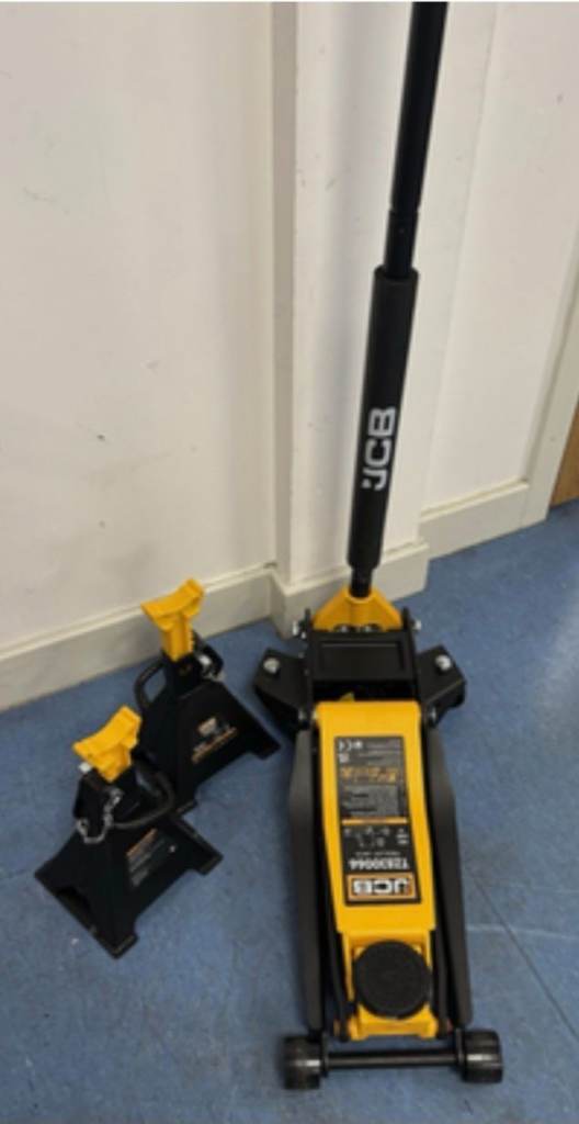 JCB Car Jack and Axle Stands - Good Condition