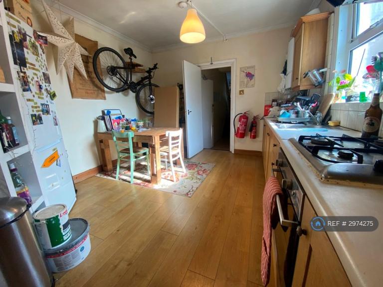 3 bedroom flat in Broad Lane, London, N15 (3 bed) (#2974275)