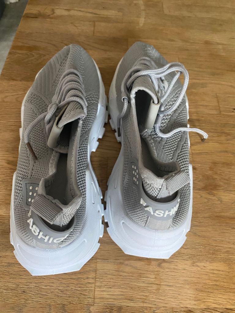 Lightweight trainers