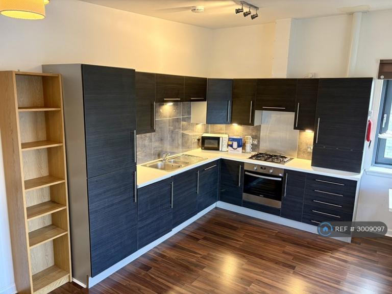 3 bedroom flat in Handyside Place, Edinburgh, EH11 (3 bed) (#3009097)