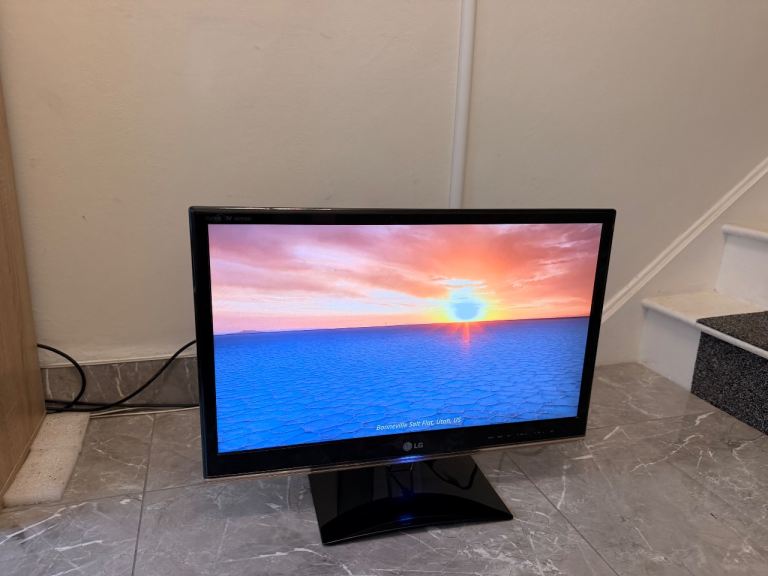 LG 25 LED TV