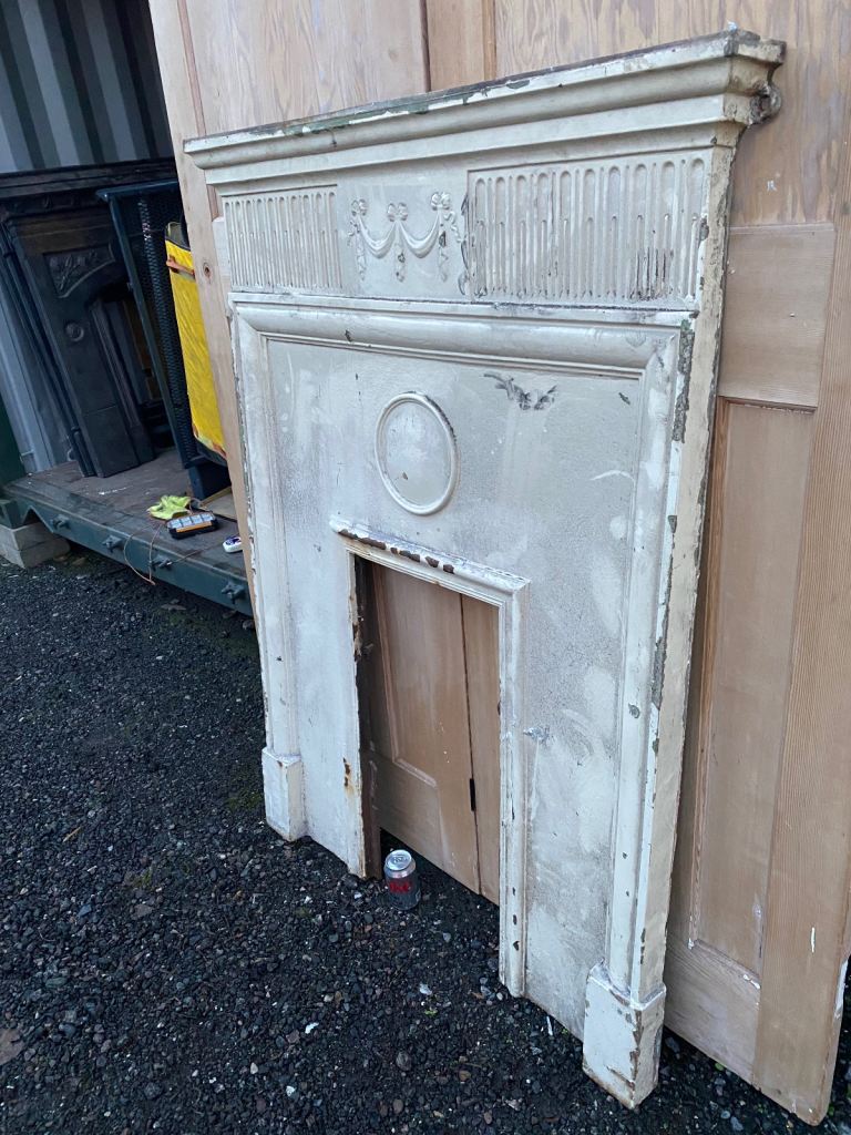 Large Victorian / Edwardian cast iron fireplace 