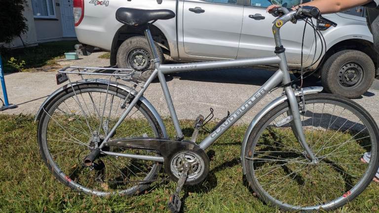 Claud Butler hybrid touring bike with Rear Rack – Good Condition