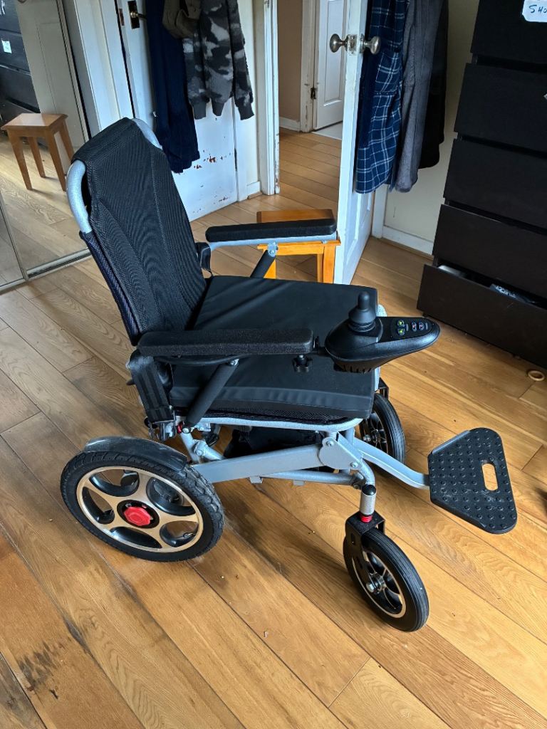 Electric wheelchair 