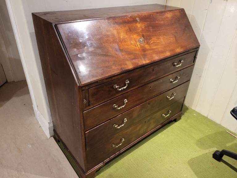Antique Mahogany Wooden Bureau