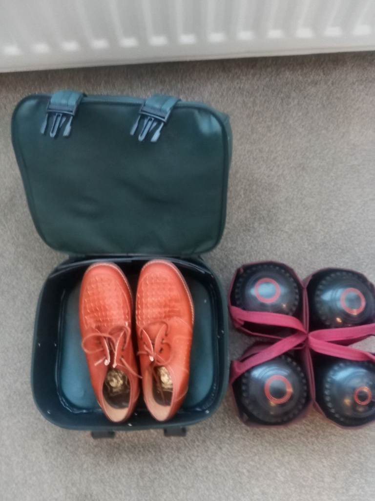 Botra  bag, 4 Taylor Lawn Bowls Set size 2 with Shoes size 5 and Carry Bag – Good Condition