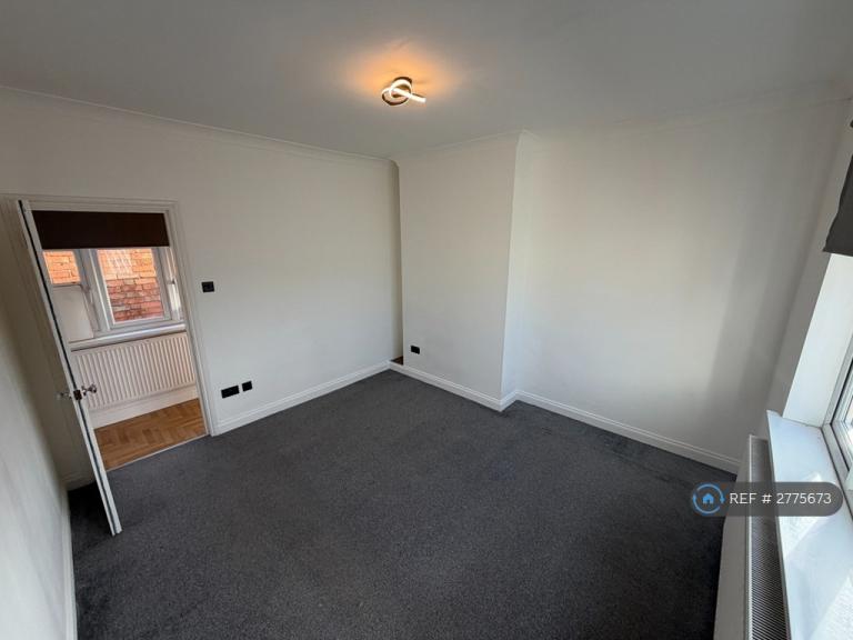 1 bedroom flat in Uppingham Road, Leicester, LE5 (1 bed) (#2775673)