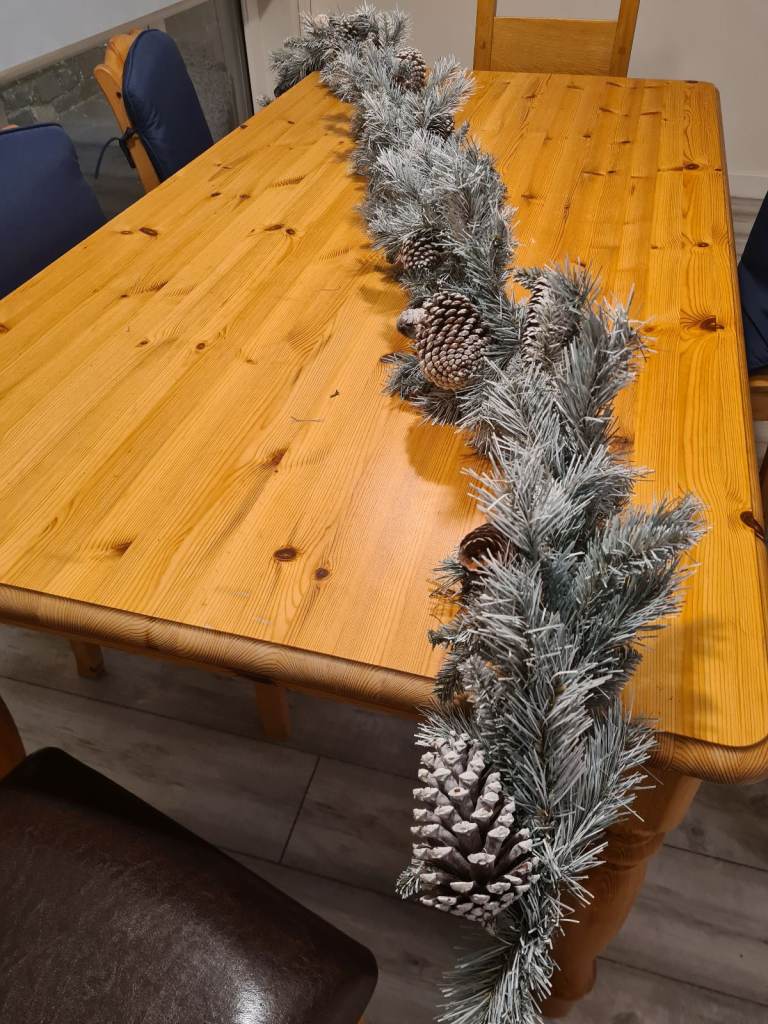 Christmas winter mantlepiece long artificial swag 2.7 metres / 8ft 7in