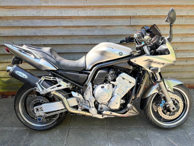 2003 / 03 Yamaha FZS1000 Fazer £3250 silver 24284 miles.