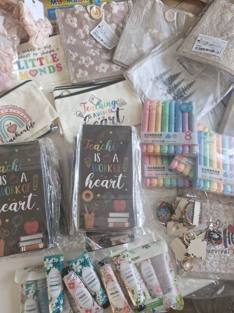 Job Lot of Teacher-Themed Gifts and Pastel Highlighters – Brand New