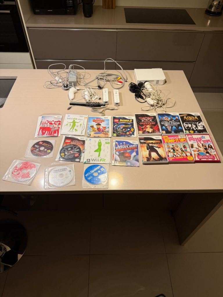 Nintendo Wii Console Bundle with Games and Accessories