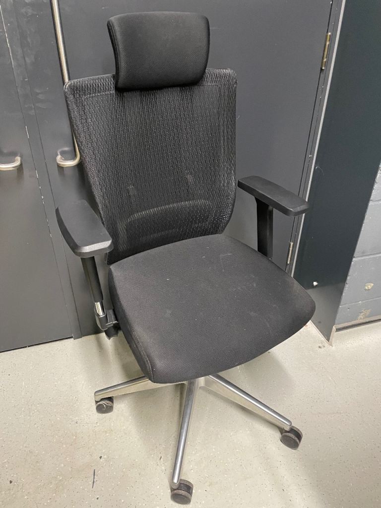 Black office chair mesh wig adjustable arm rest