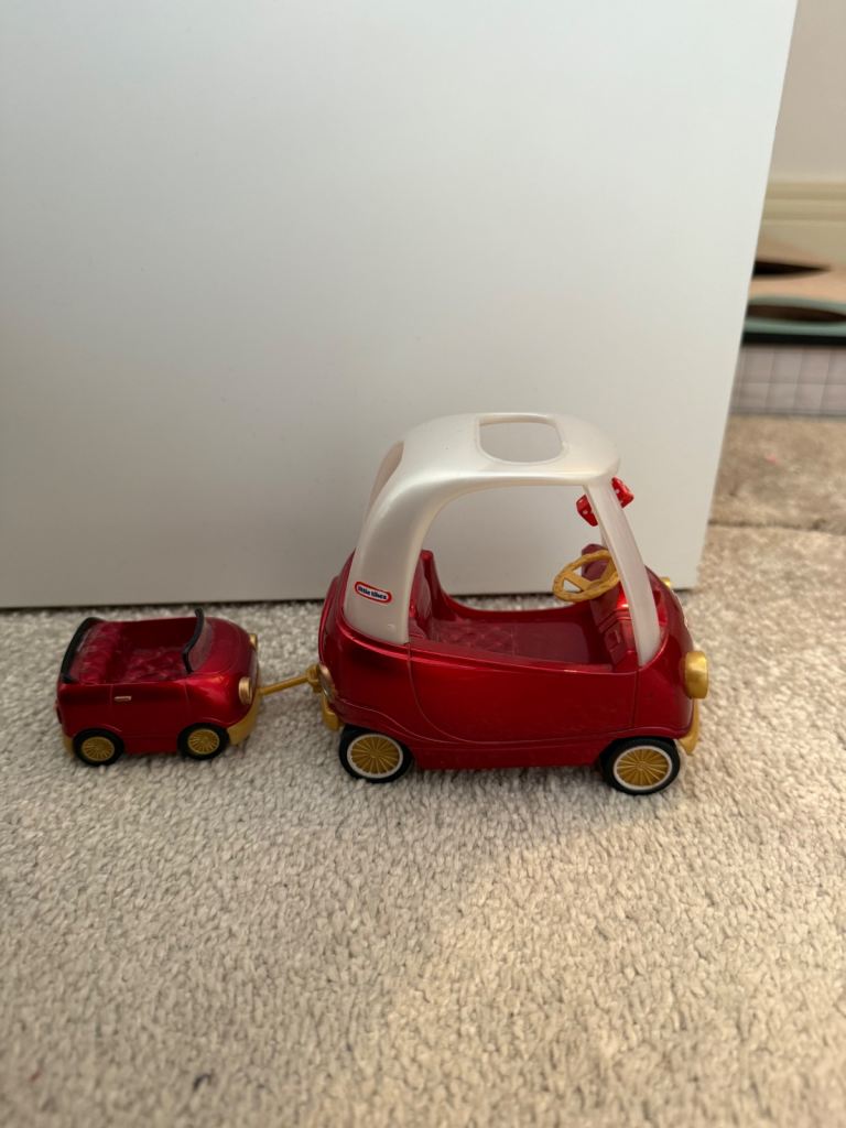 LOL Surprise MC Swag Little Tikes car and trailer