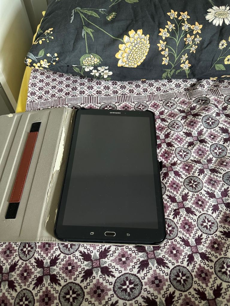 Samsung tabled a6 sim and wifi very good condition