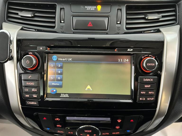2018 Nissan Navara 2.3 dCi N-Guard Auto 4WD Euro 6 4dr PICK UP Diesel Automatic