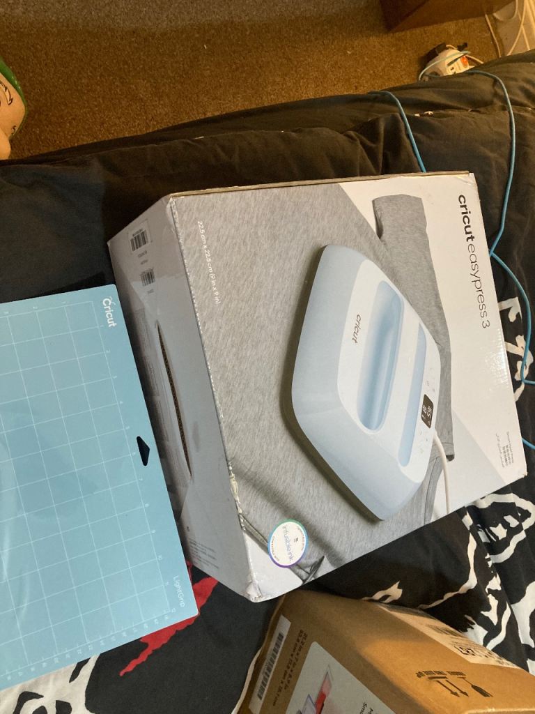 Cricut Easy Press 3 + Heat Press Mat