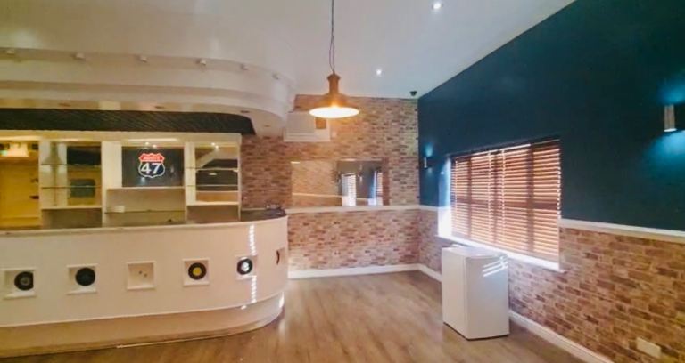 PRIME RESTAURANT OPPORTUNITY 100+ SEATER,NO PREMIUM, PETERBOROUGH LOW RENT