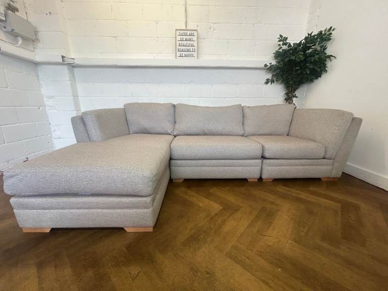 Immaculate Beige DFS Long Beach, Right Hand Chaise - Delivery Available 