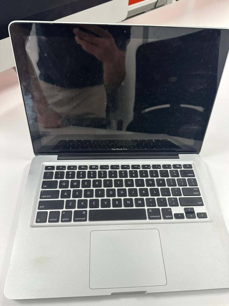 💻 MacBook Air 13” (2011) – Lightweight & Portable