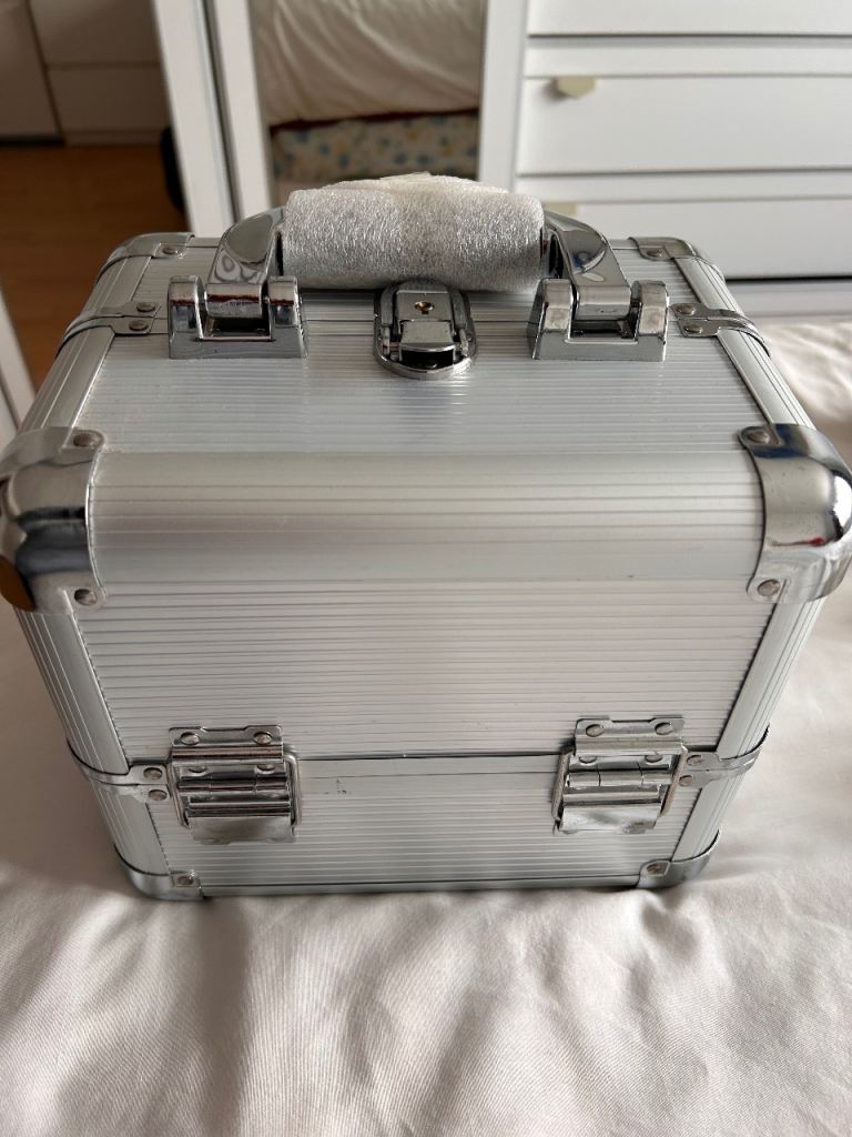 SILVER MAKEUP/MANICURE STORAGE