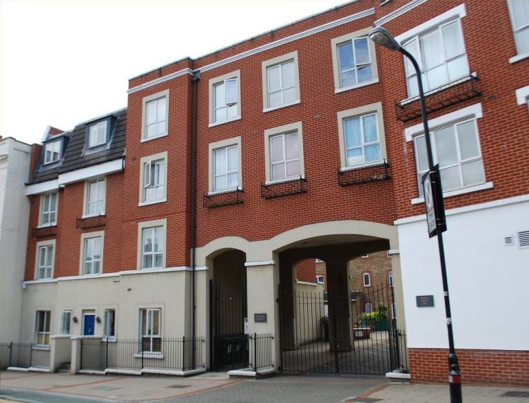 Acton, West London, W3. Two bedroom, 2nd floor flat in a gated court