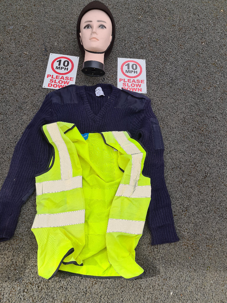 POLICEMAN ROAD SAFETY FIGURE WITH SPEED SIGNS