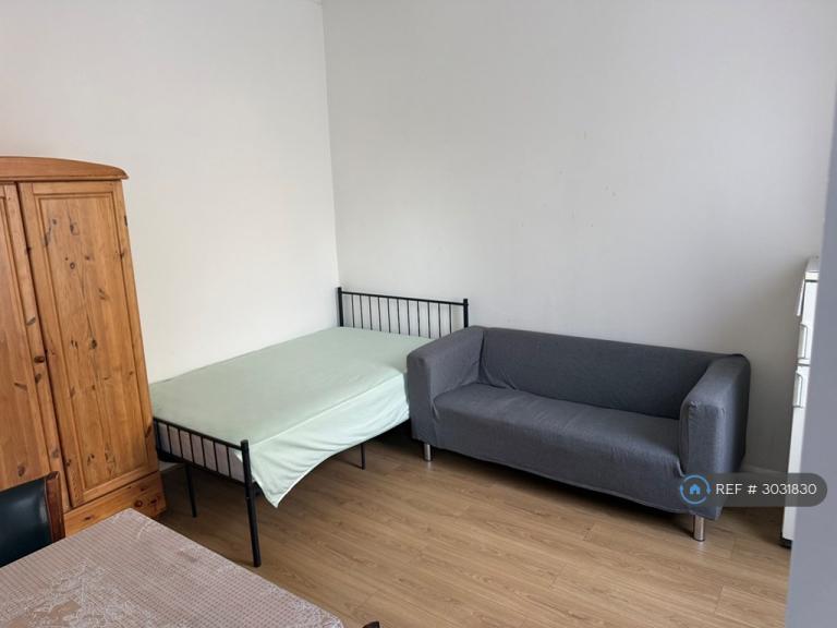Studio flat in The Avenue, London, W13 (#3031830)