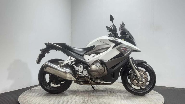Honda VFR 2011 ONLY 22K NEW MOT SERVICED TOP BOX TOURER 800CC