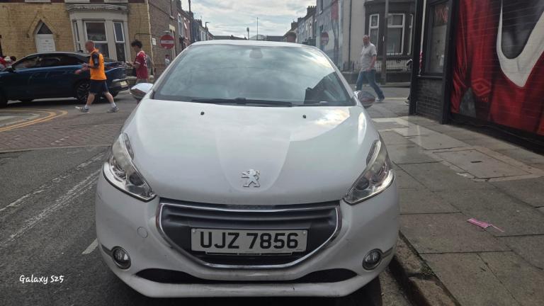 Peugeot, 208, Hatchback, 2013, Manual, 1199 (cc), 3 doors