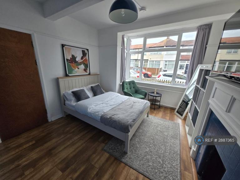 1 bedroom in Woodmasterne Road, London, SW16 (#2887365)