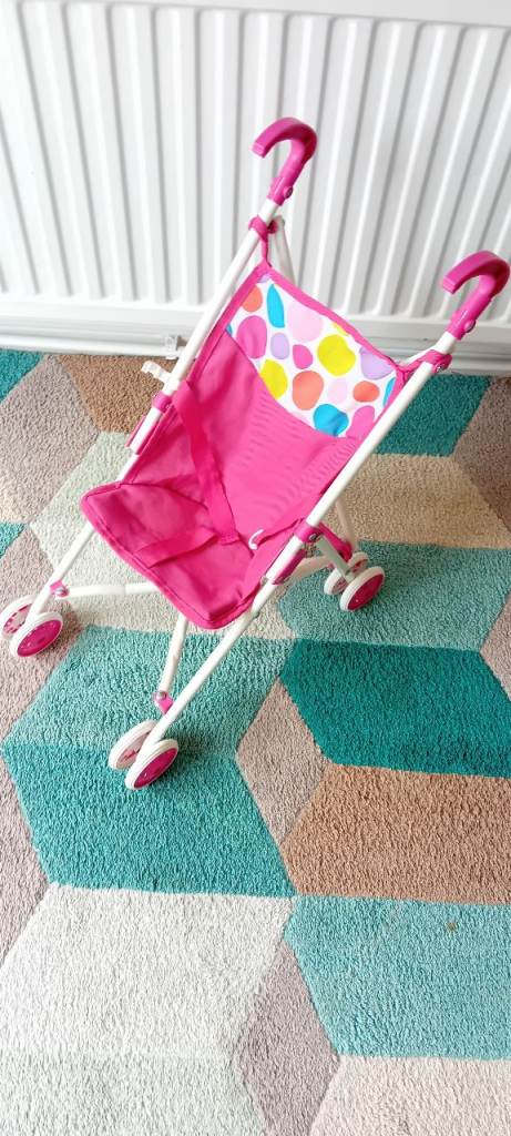 Doll's pushchair