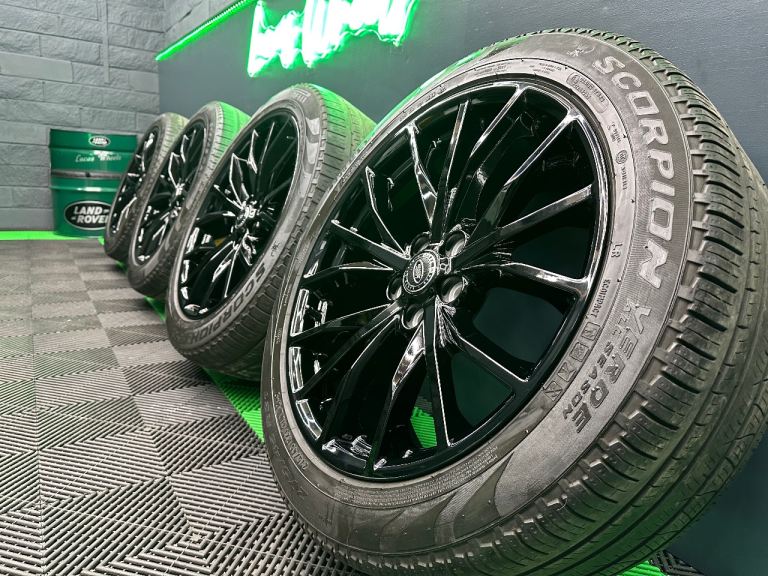 Range Rover 21 inch genuine SVR Powdered Black Alloy Wheels style 5091 & all Pirelli Scorpions!