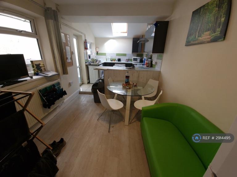 1 bedroom in Baglan Street, Swansea, SA1 (#2914495)