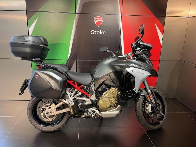 DUCATI MULTISTRADA V4S FULL WITH FULL AKRAPOVIC RACE SYSTEM £3000 !