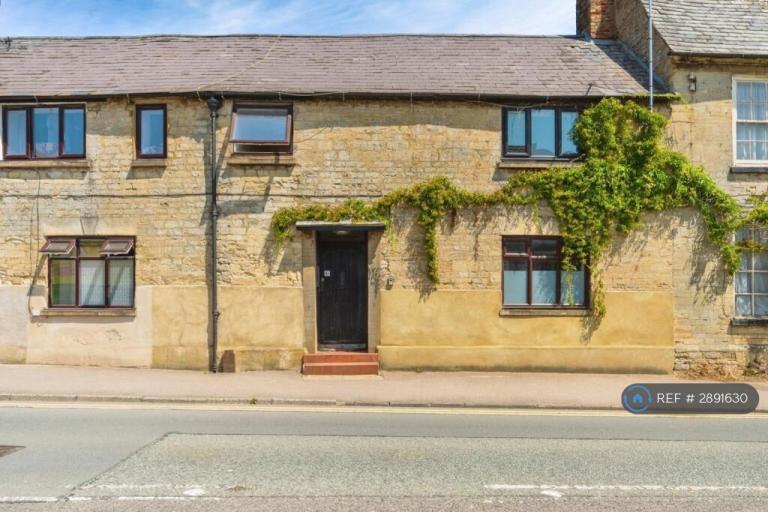 Studio flat in London Road, Milton Keynes, MK19 (#2891630)