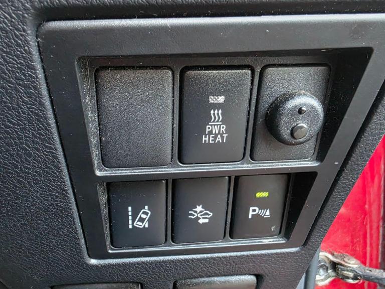 2017 Toyota Hilux Invincible D/Cab Pick Up 2.4 D-4D PICK UP DIESEL Manual