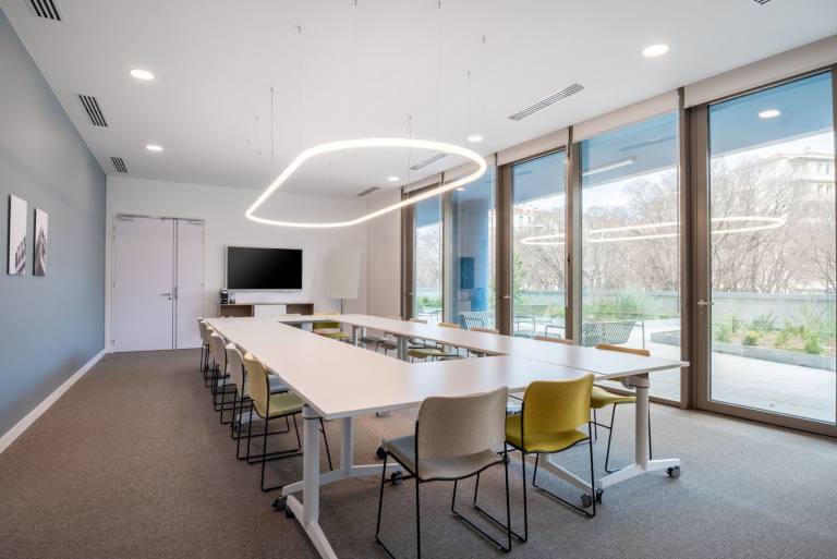 Glasgow - G51 1DZ \ Spacious Office Space Customisable for Your Business