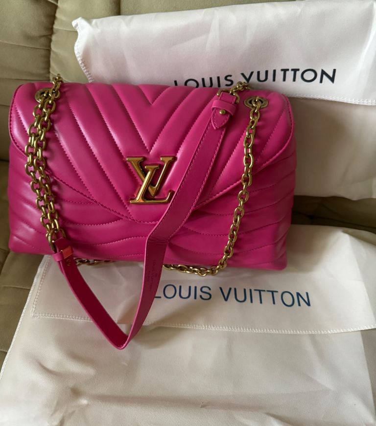 Louis Vuitton Handbag. Fuchsia/ Bright Pink colour