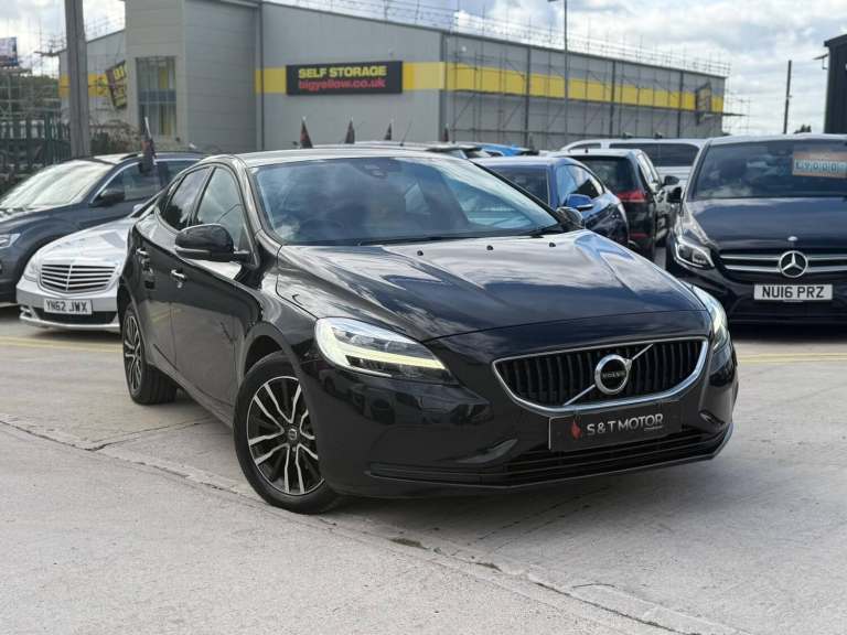 2017 Volvo V40 D2 [120] Momentum Nav Plus 5dr HATCHBACK DIESEL Manual