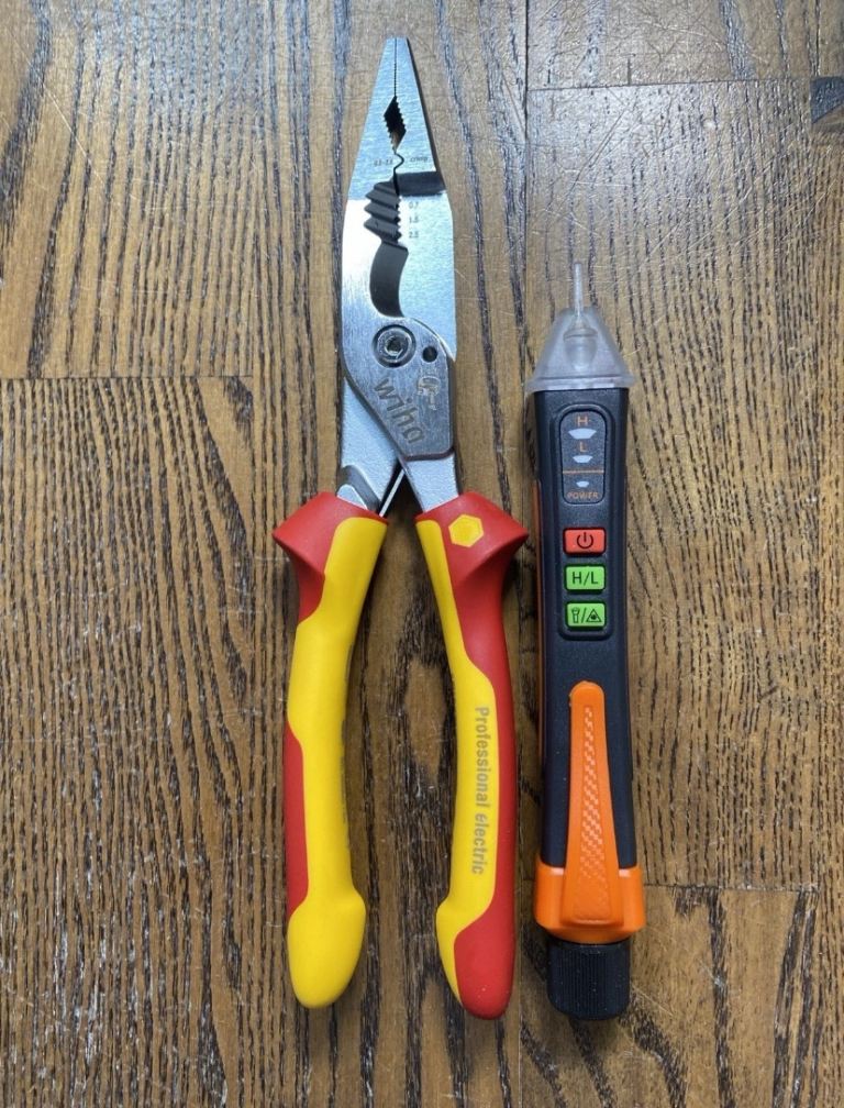 Wiha VDE Electrician Pliers & Voltage Tester Set – Brand New