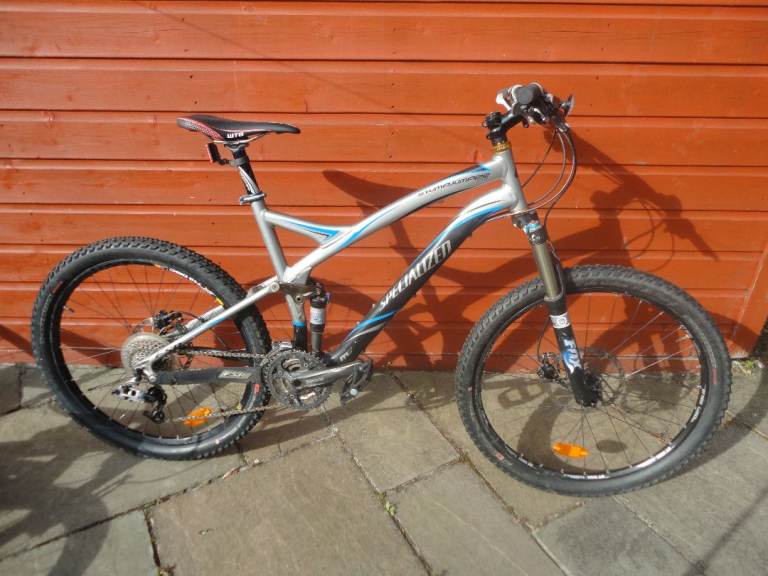 Specialized stumpjumper comp bike, 19 inch lightweight frame, dual suspension, 26 inch wheels
