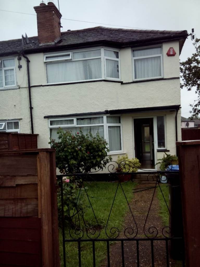 FULL HOUSE OF 3 BEDROOM AND 1 LIVING ROOM 2 BATHROOMS, EDMONTON