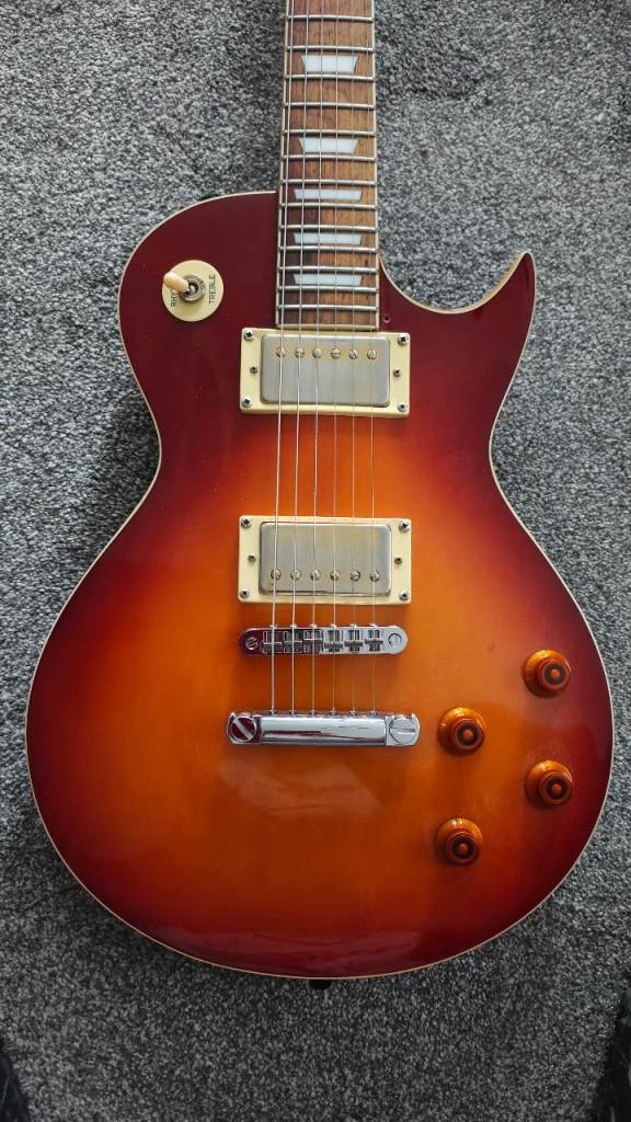 Electric Guitar Sunburst Finish – Good Condition