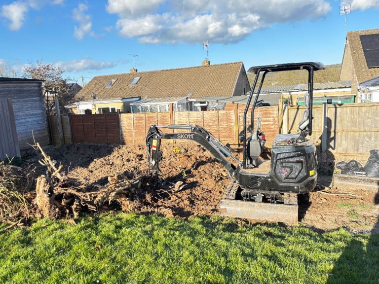 1.2Ton Micro digger 2025 less than 40hours ***