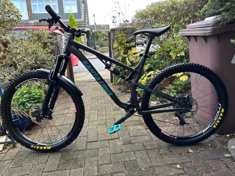 Santa Cruz Bronson mountain bike ( stunning condition)