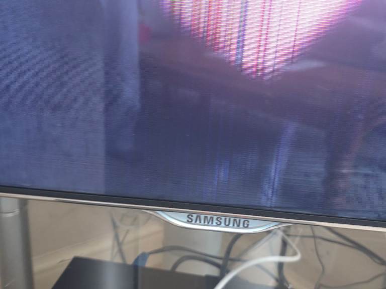 Samsung LED Smart TV – Screen Damage, For Parts