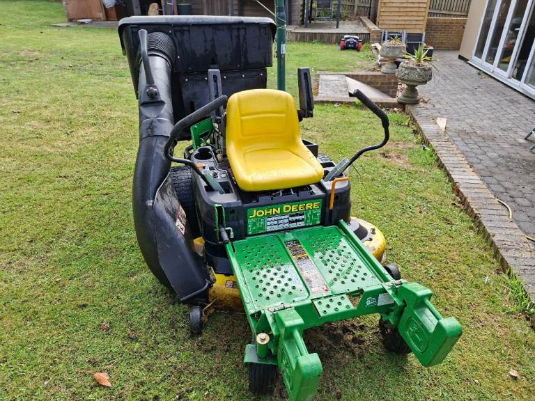 John Deere zero turn Z255 petrol mower 