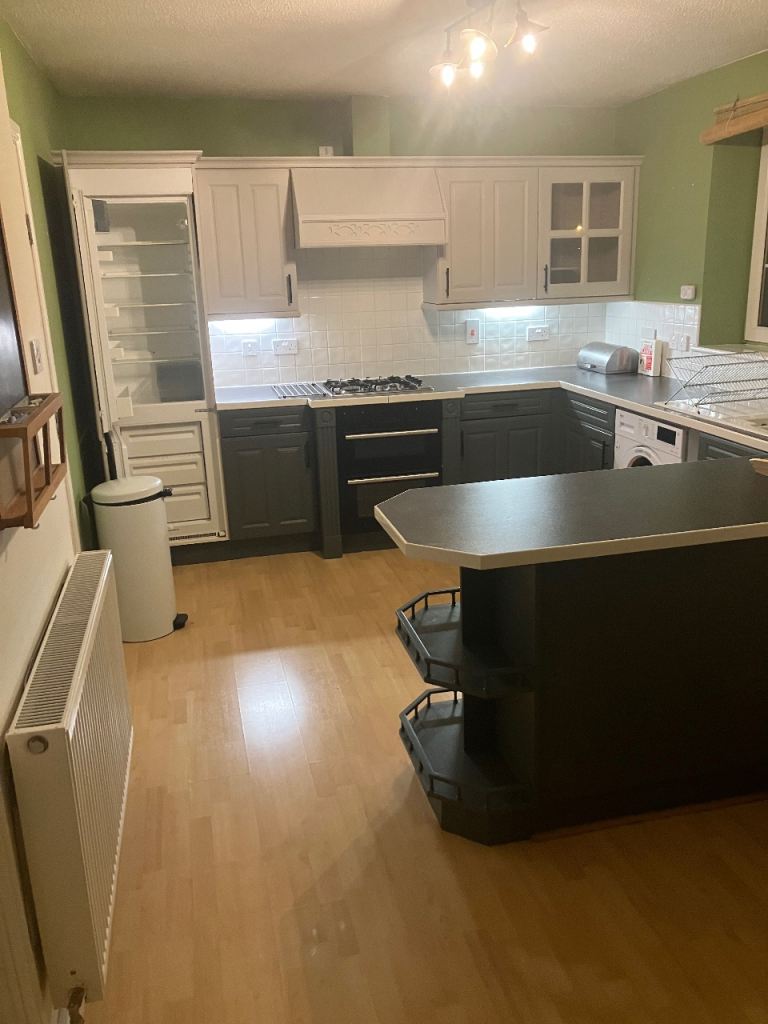 Roseburn Maltings two bedroom unfurnished flat with parking, lift and balcony in Roseburn Maltings