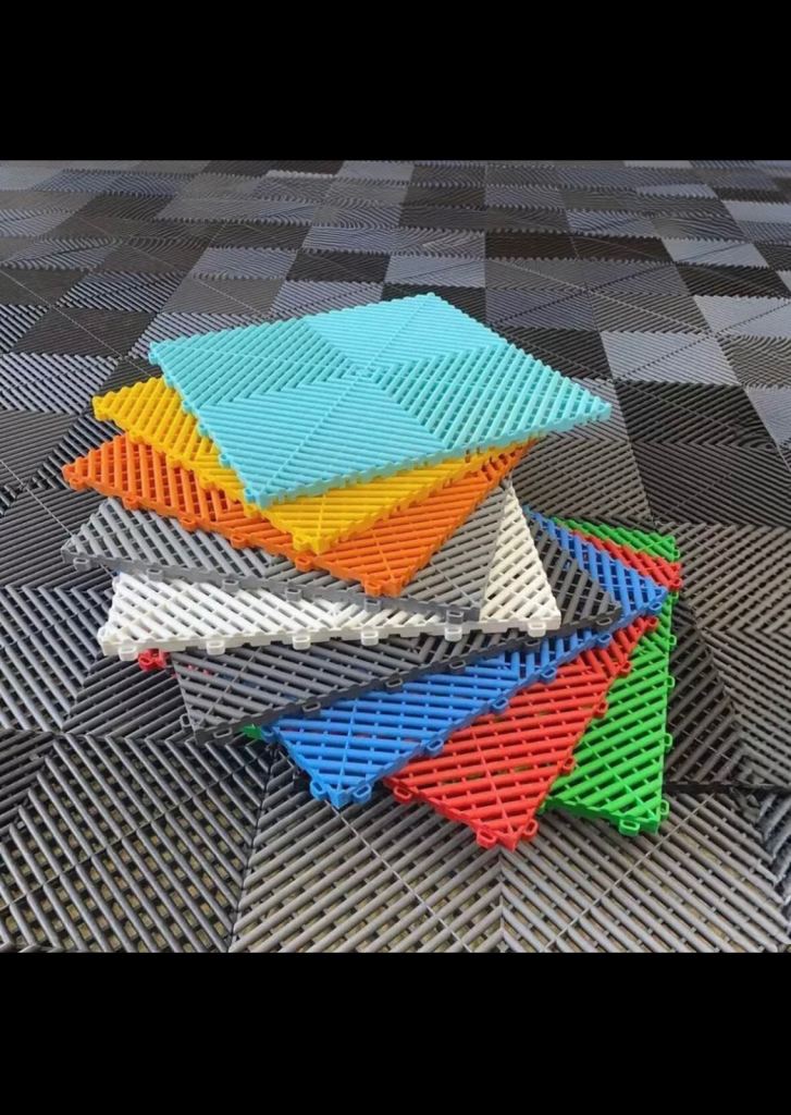 Vented Modular Interlocking Garage Flooring Tiles, Showroom, Outdoor, Detailing